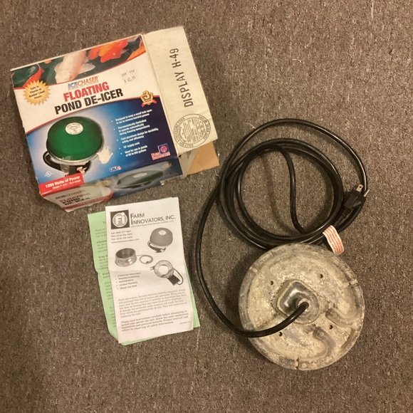 The Farm Innovators Ice Chaser Premium Cast Aluminum Floating Pond De-Icer - Picture 2 of 4